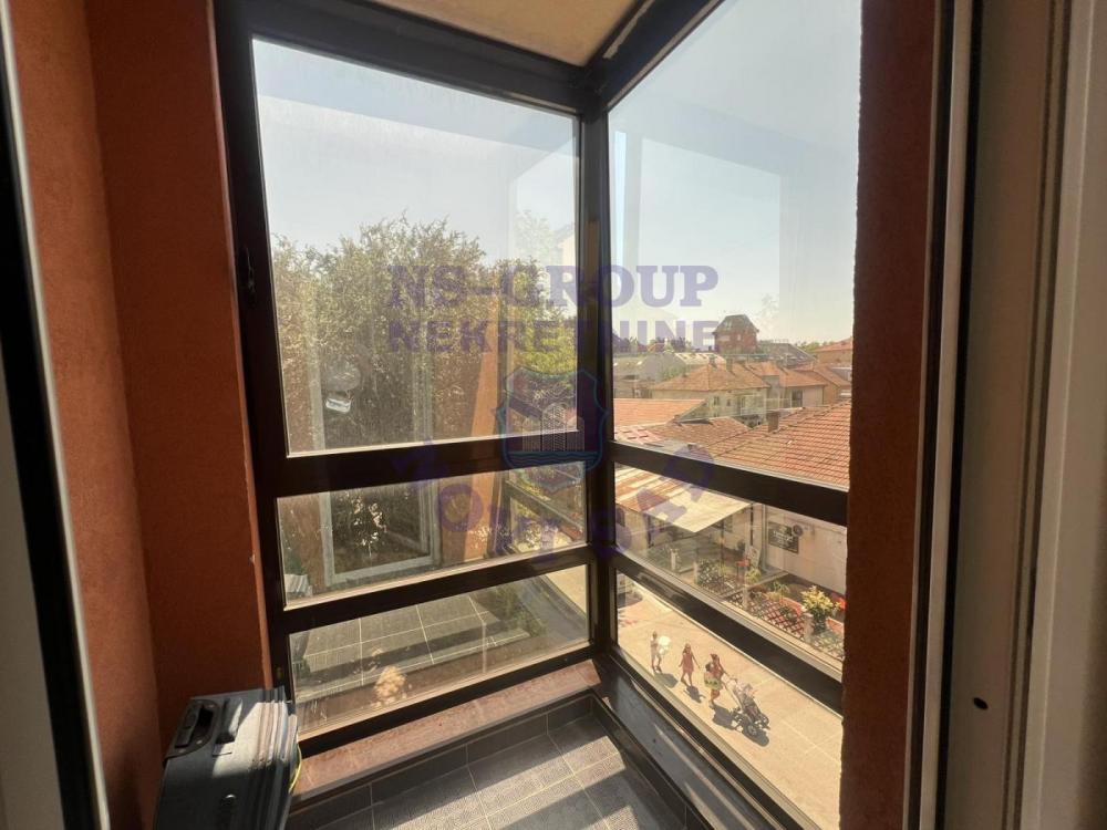 Slika 10 - Prodaja stana, 69m2, Bulevar oslobođenja Novi Sad, sa terasom, ima lift
