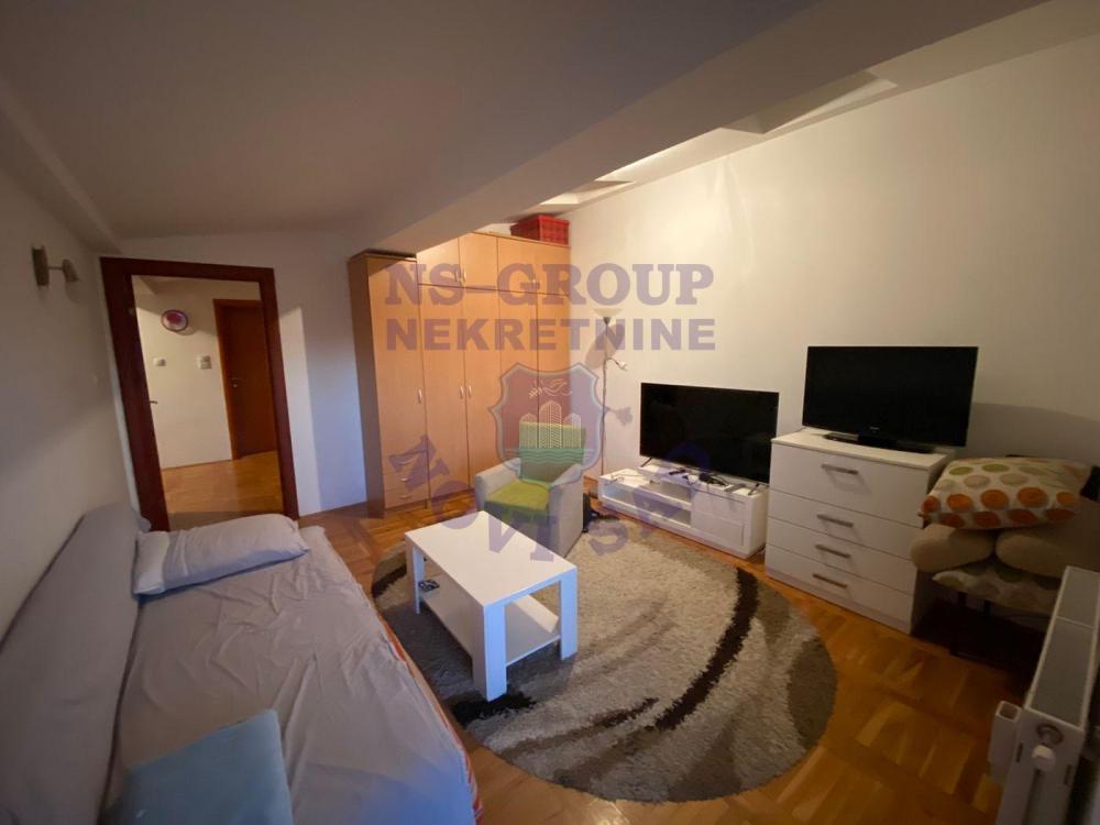 Slika 1 - Jednoiposoban, 40m2, Podbara Novi Sad, sa terasom, ima lift