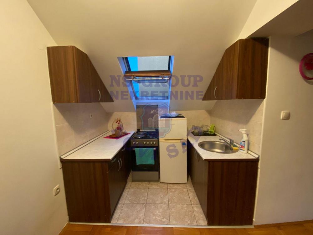 Slika 3 - Jednoiposoban, 40m2, Podbara Novi Sad, sa terasom, ima lift
