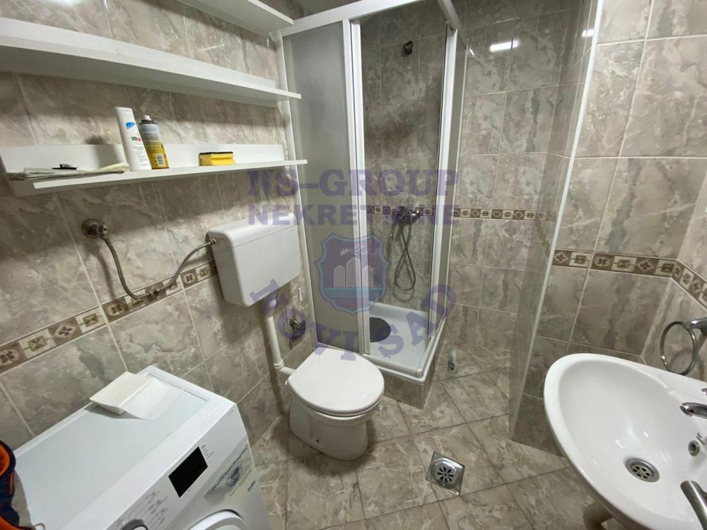 Slika 4 - Jednoiposoban, 40m2, Podbara Novi Sad, sa terasom, ima lift