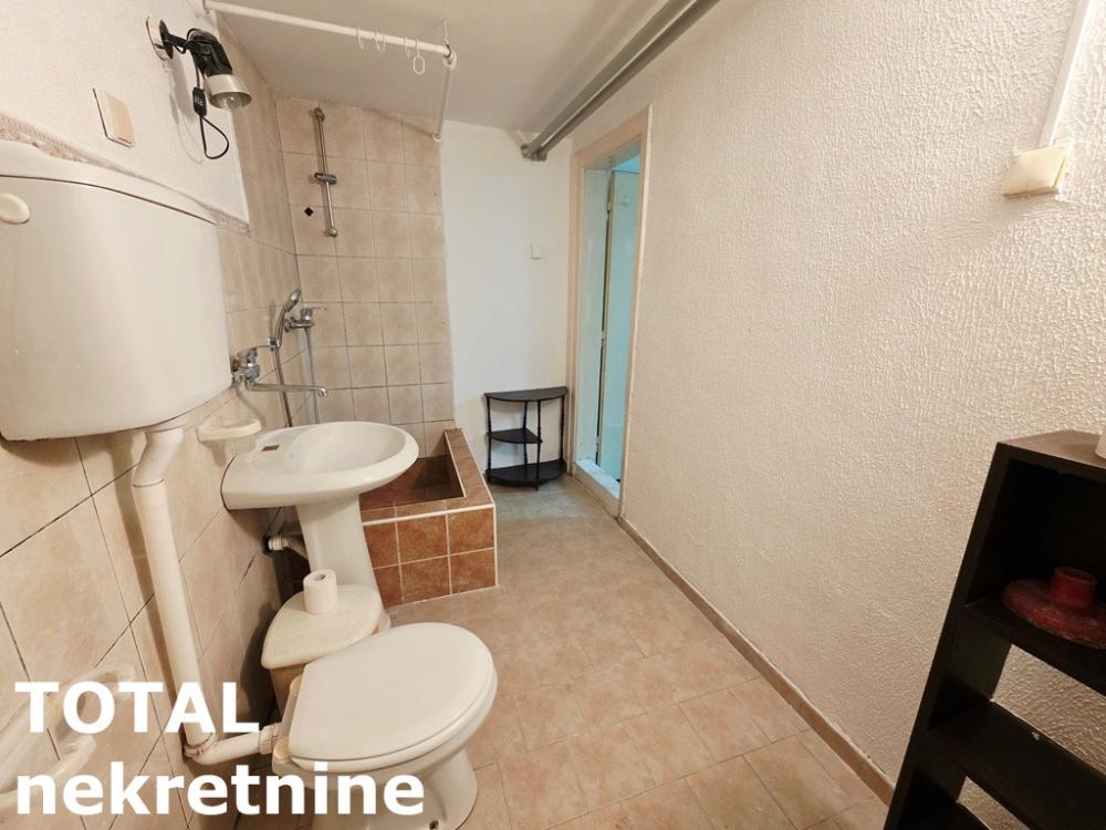 Slika 5 - Stan,NOVI SAD,CENTAR,kv: 32.00, € 72000, ID: 1102976