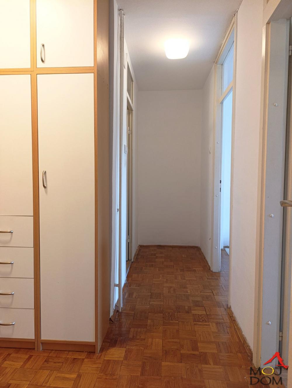 Slika 11 - Stan,NOVI SAD,BULEVAR,kv: 54, € 169900, ID: 1032598