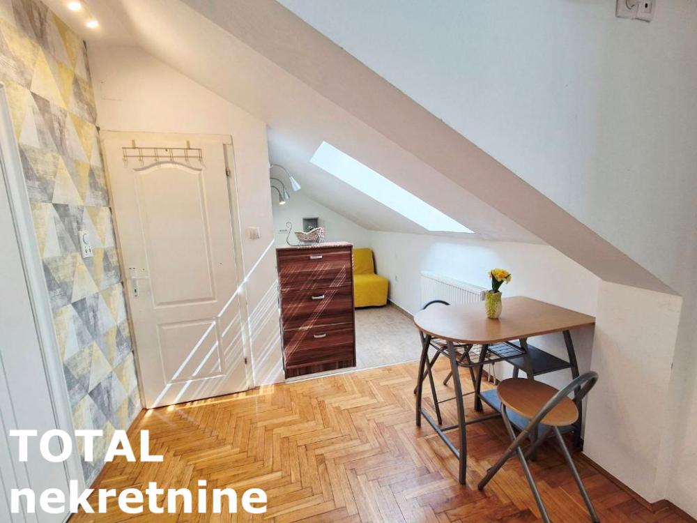 Slika 4 - Stan,NOVI SAD,CENTAR,kv: 29.00, € 82000, ID: 1102983