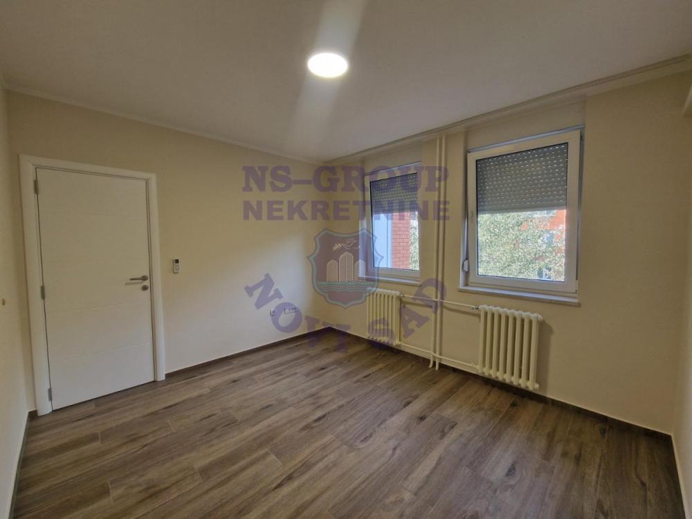 Glavna slika -575756-Novo Naselje, kompletno renoviran!
