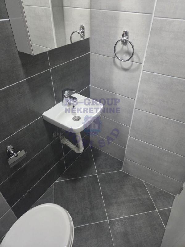 Slika 3 - Trosoban, 65m2, Telep Novi Sad, sa terasom, ima lift