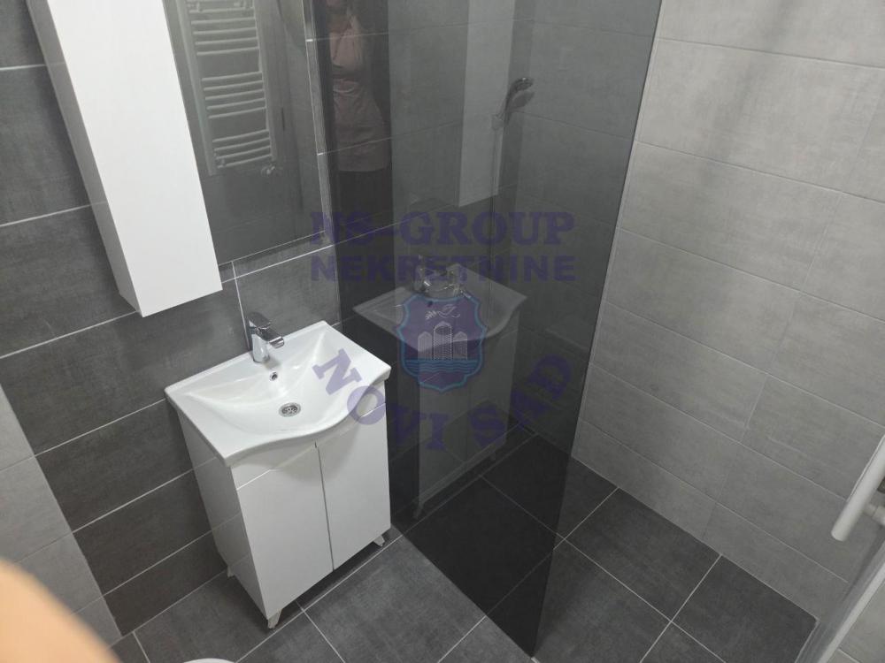 Slika 2 - Trosoban, 65m2, Telep Novi Sad, sa terasom, ima lift