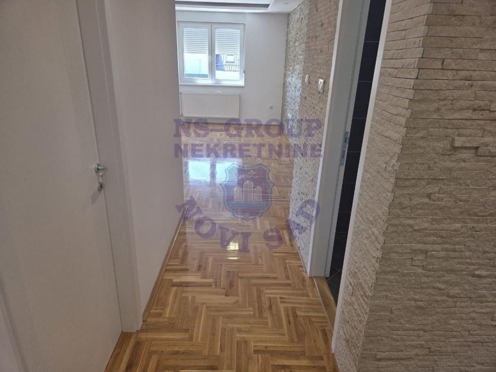 Slika 5 - Trosoban, 65m2, Telep Novi Sad, sa terasom, ima lift