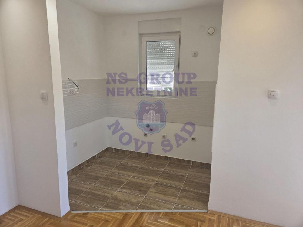 Slika 8 - Trosoban, 65m2, Telep Novi Sad, sa terasom, ima lift