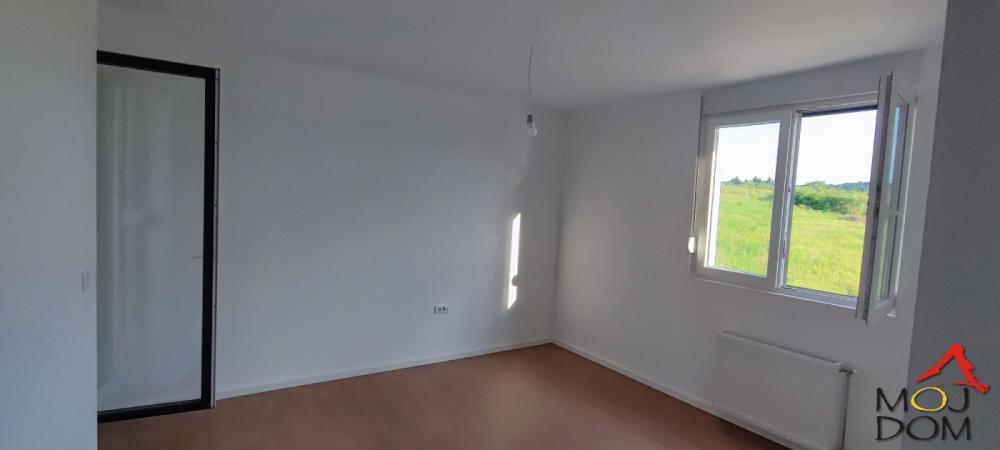 Slika 10 - Stan,PETROVARADIN,ALIBEGOVAC,kv: 82, € 195700, ID: 1032512