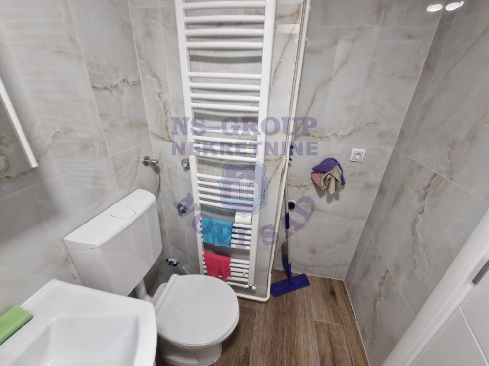 Slika 9 - Jednoiposoban, 41m2, Novo naselje Novi Sad, sa terasom