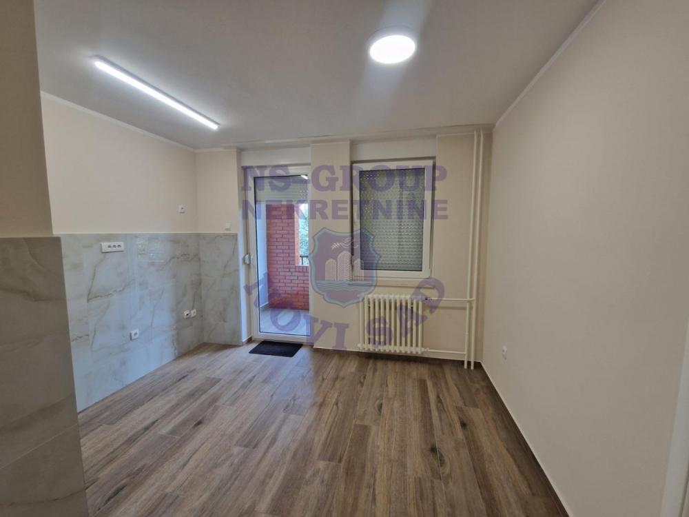 Slika 2 - Jednoiposoban, 41m2, Novo naselje Novi Sad, sa terasom