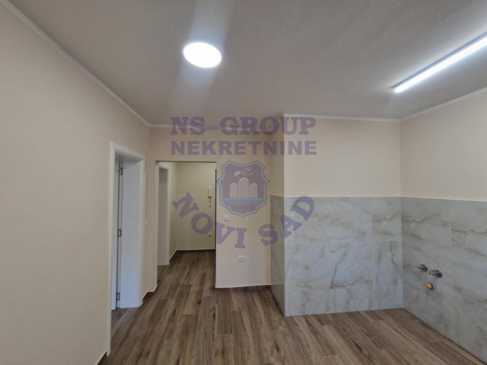 Slika 3 - Jednoiposoban, 41m2, Novo naselje Novi Sad, sa terasom