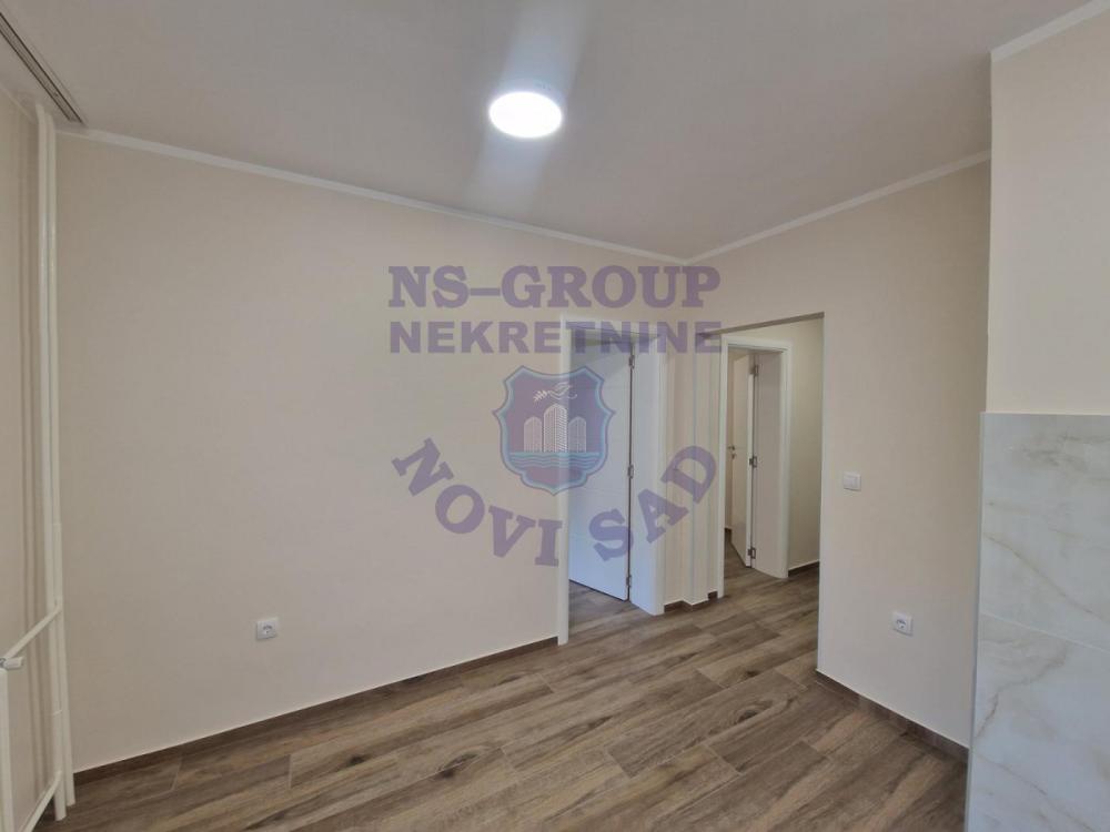 Slika 4 - Jednoiposoban, 41m2, Novo naselje Novi Sad, sa terasom