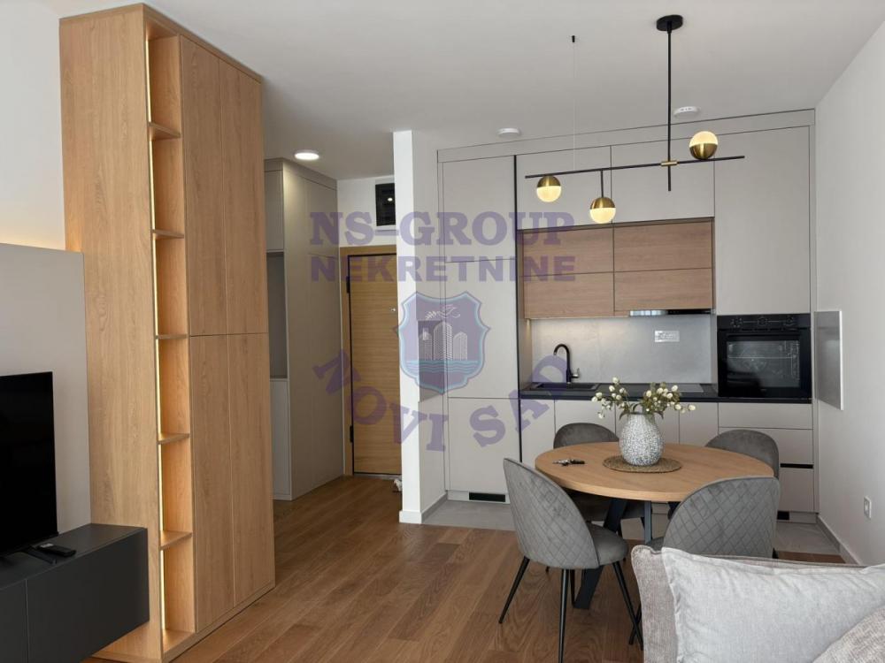 Slika 2 - Prodaja stana, 43m2, Grbavica Novi Sad, sa terasom, ima lift