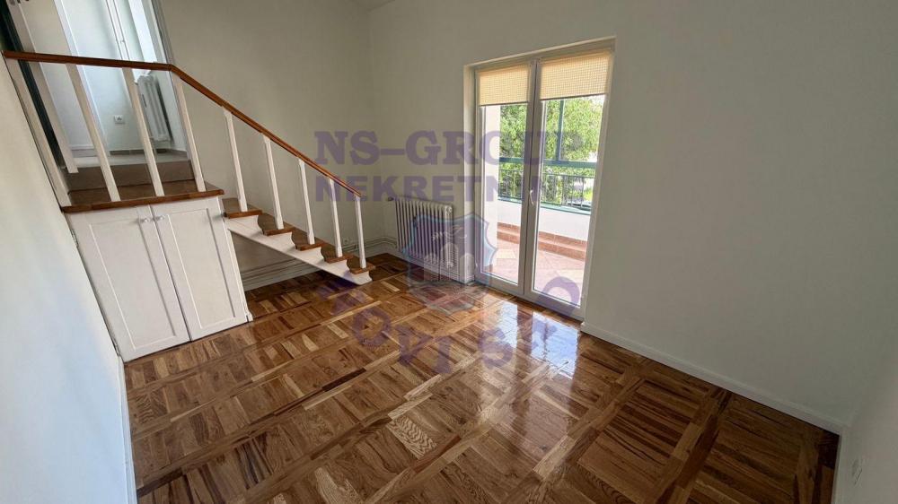 Slika 4 - Prodaja stana, 47m2, Adamovićevo naselje Novi Sad, sa terasom, ima lift