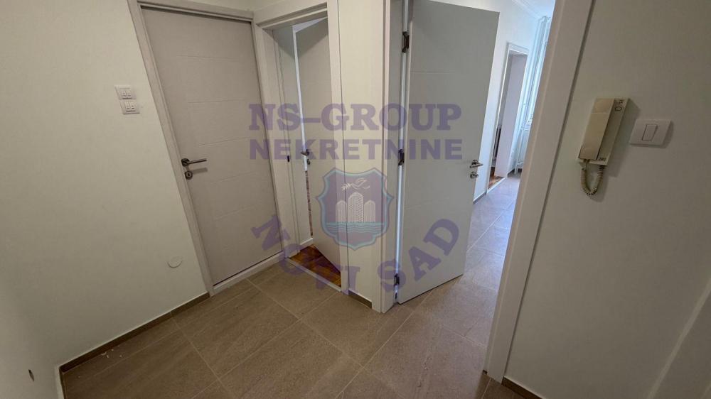 Slika 2 - Prodaja stana, 47m2, Adamovićevo naselje Novi Sad, sa terasom, ima lift