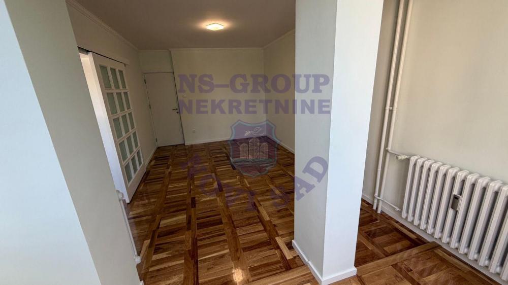 Slika 8 - Prodaja stana, 47m2, Adamovićevo naselje Novi Sad, sa terasom, ima lift