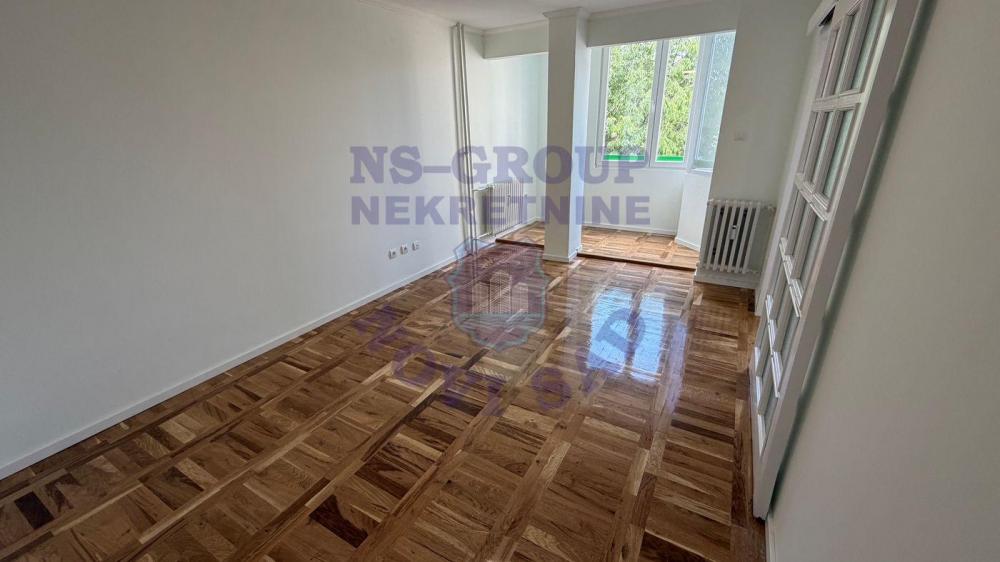 Slika 10 - Prodaja stana, 47m2, Adamovićevo naselje Novi Sad, sa terasom, ima lift