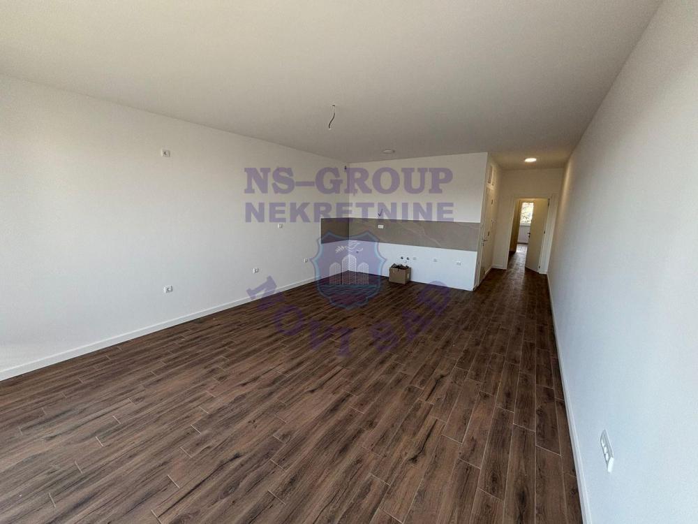 Slika 8 - Četvorosoban, 110m2, Bulevar patrijarha Pavla (Somborski bulevar) Novi Sad, sa terasom