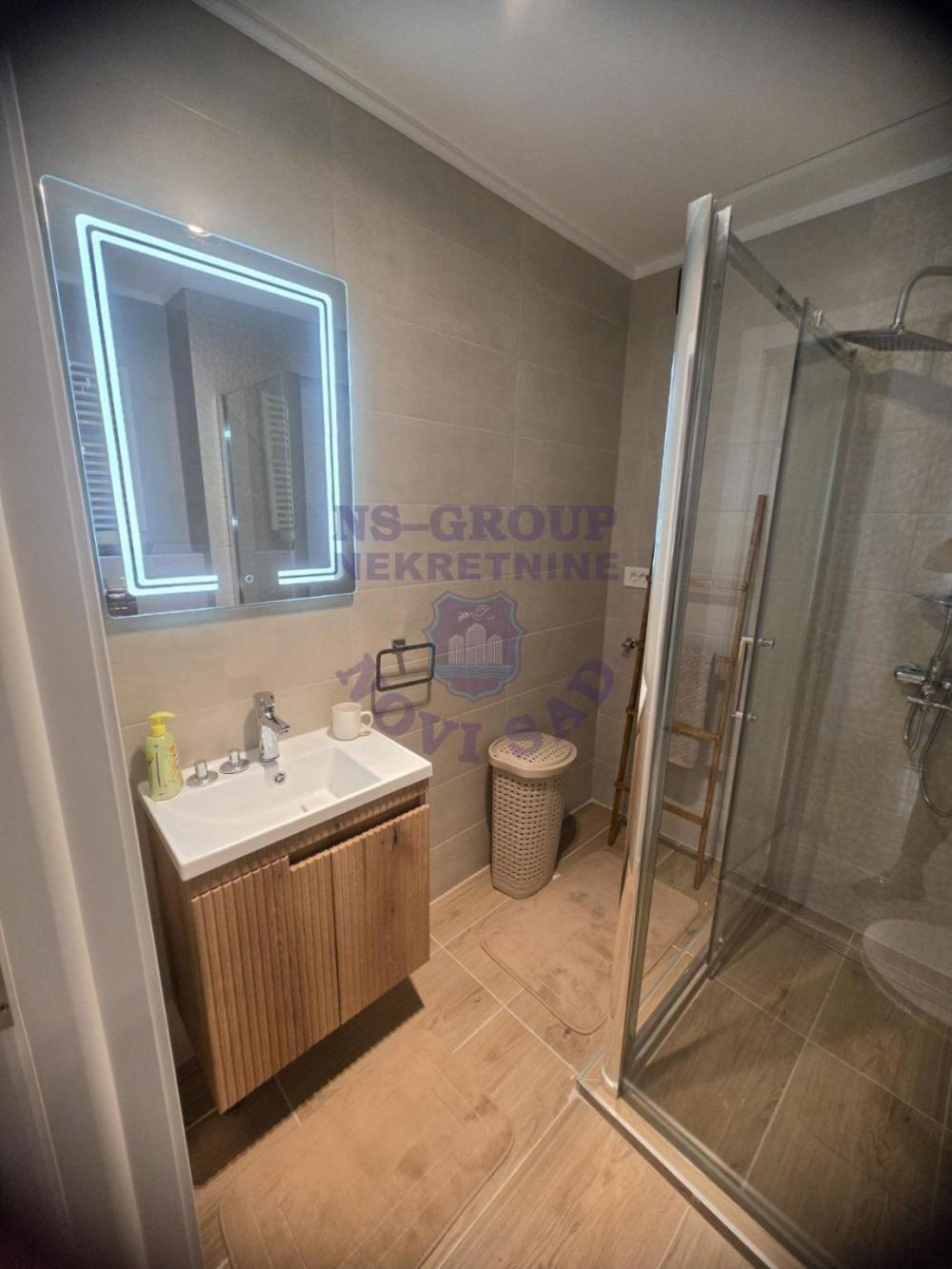 Slika 1 - Dvosoban, 41m2, Novo naselje Novi Sad, sa terasom, ima lift