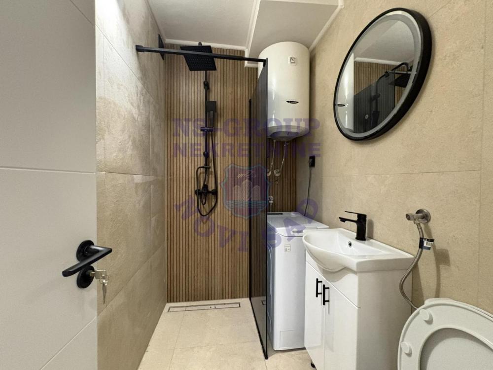 Slika 1 - Dvosoban, 40m2, Detelinara Novi Sad, sa terasom, ima lift