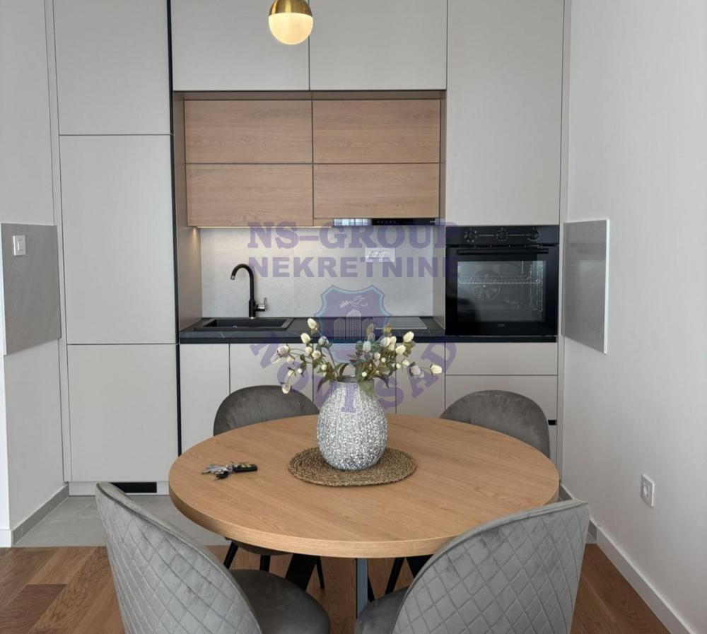 Slika 6 - Dvosoban, 43m2, Grbavica Novi Sad, sa terasom, ima lift