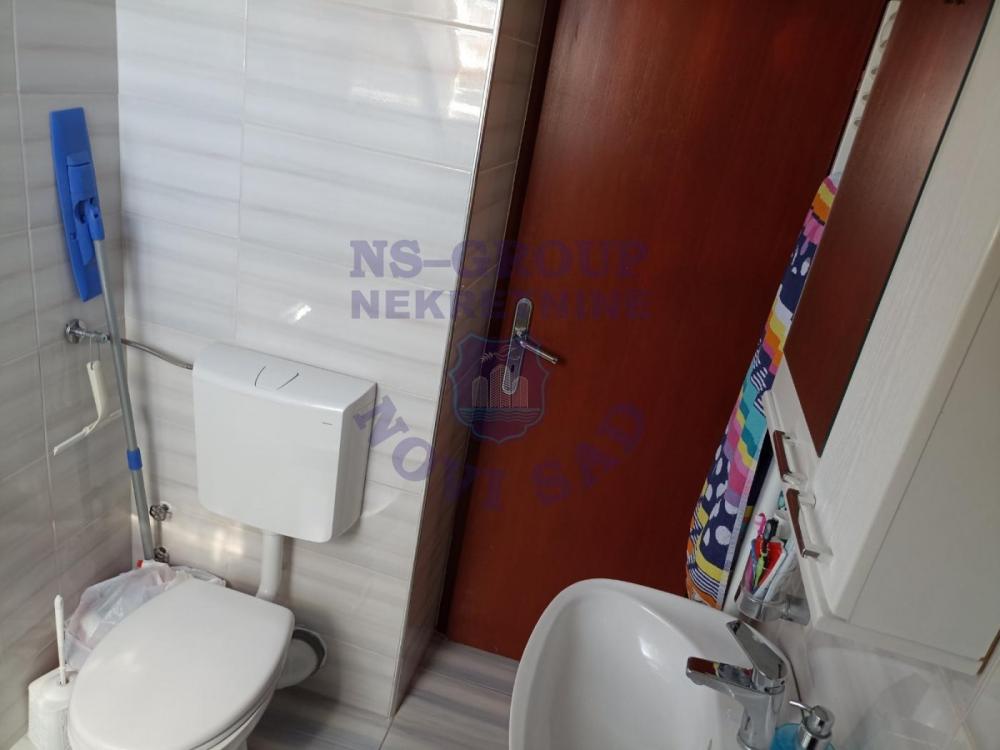 Slika 6 - Jednoiposoban, 42m2, Nova Detelinara Novi Sad, ima lift