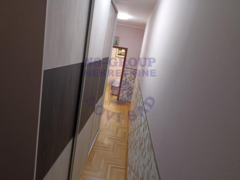 Slika 4 - Jednoiposoban, 42m2, Nova Detelinara Novi Sad, ima lift