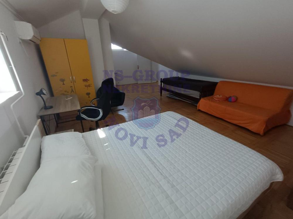 Slika 2 - Trosoban stan u centru Novog Sada