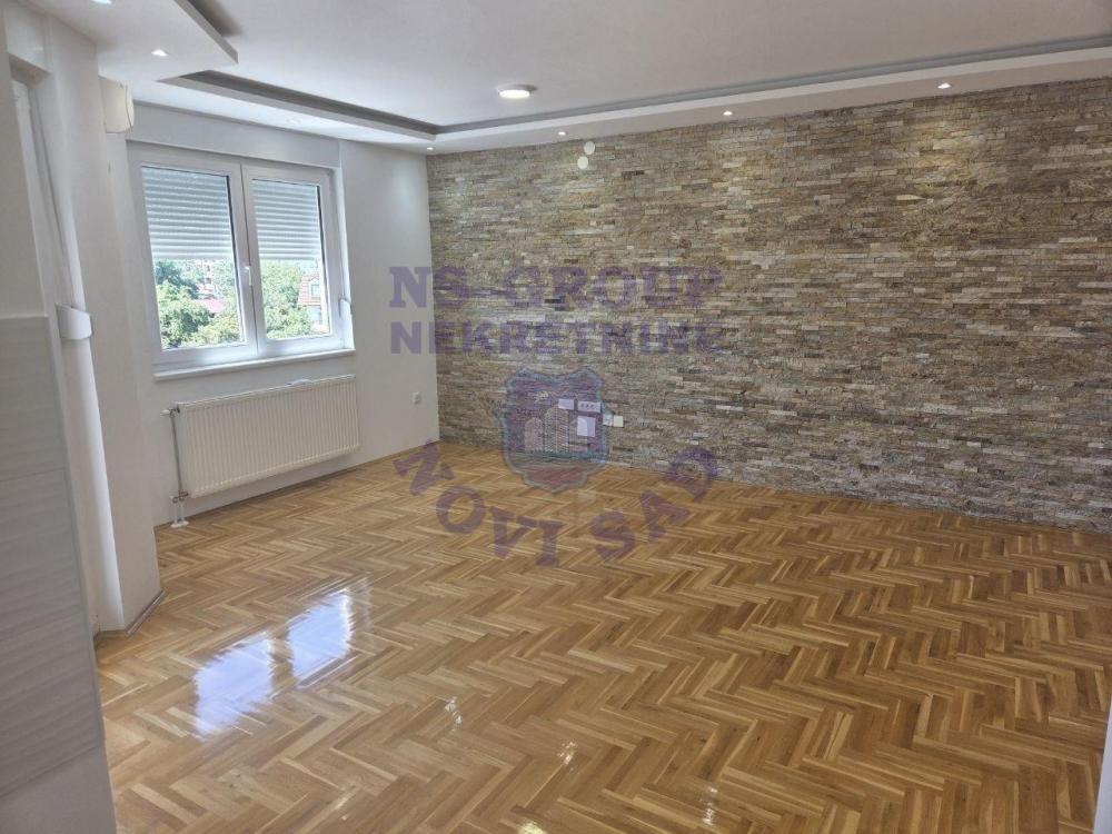 Slika 10 - Prodaja stana, 65m2, Telep Novi Sad, sa terasom, ima lift