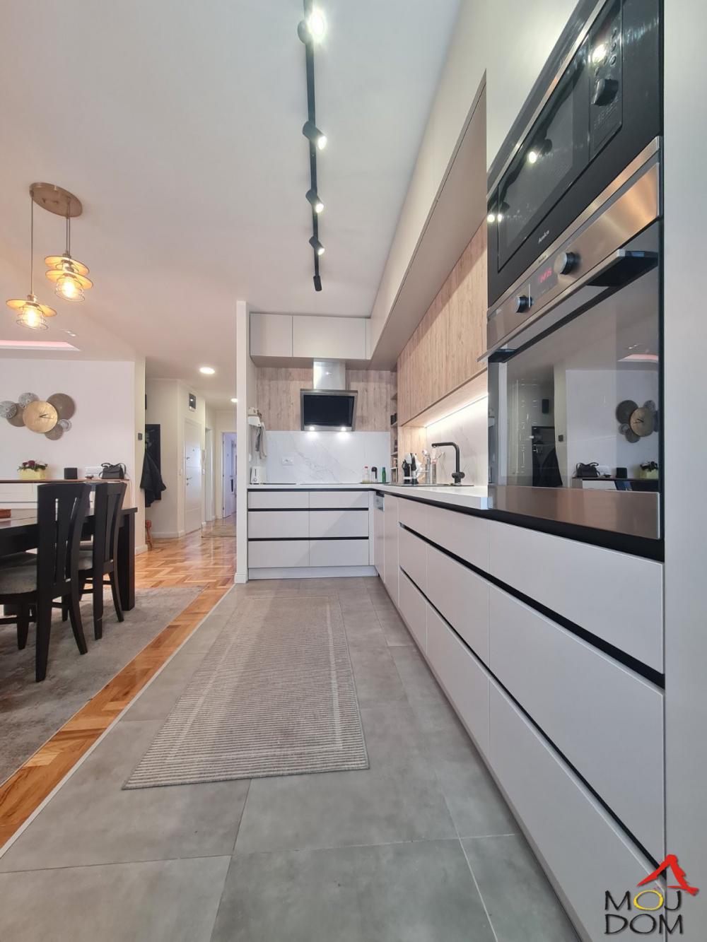Slika 9 - Stan,NOVI SAD,TELEP,kv: 162, € 329600, ID: 1029612