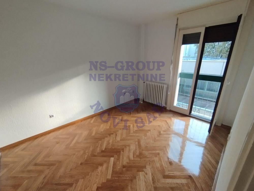 Slika 4 - Fenomenalan, prostorno savršen stan na  Novoj detelinari.