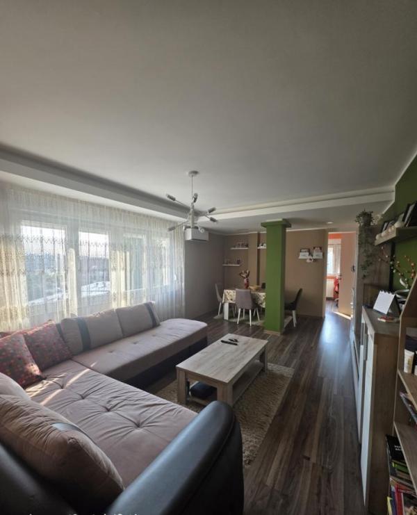 Glavna slika -Trosoban, 64m2, Liman 1 Novi Sad, sa terasom, ima lift
