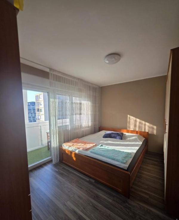 Slika 7 - Trosoban, 64m2, Liman 1 Novi Sad, sa terasom, ima lift