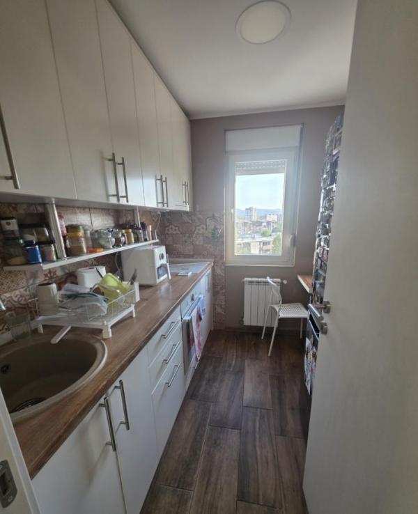 Slika 1 - Trosoban, 64m2, Liman 1 Novi Sad, sa terasom, ima lift