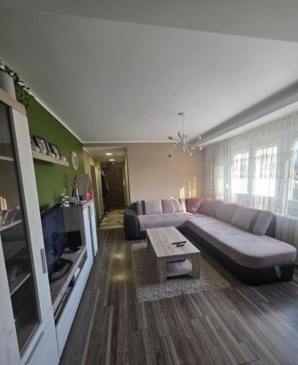 Slika 2 - Trosoban, 64m2, Liman 1 Novi Sad, sa terasom, ima lift