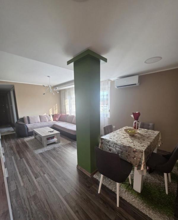 Slika 5 - Trosoban, 64m2, Liman 1 Novi Sad, sa terasom, ima lift