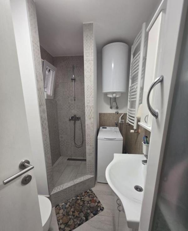 Slika 10 - Trosoban, 64m2, Liman 1 Novi Sad, sa terasom, ima lift