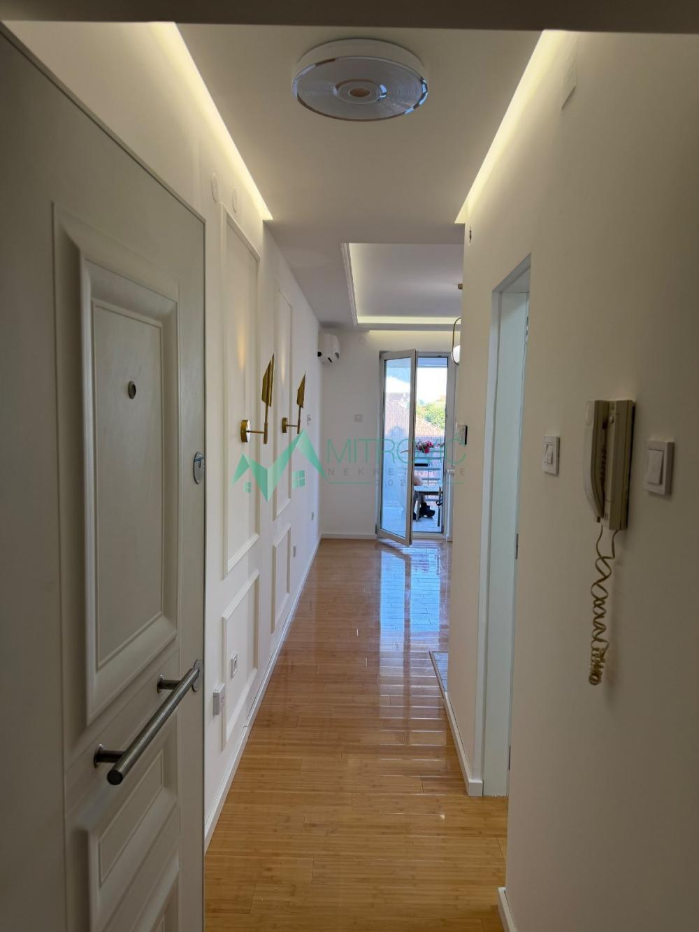 Slika 6 - Luksuzna renovirana garsonjera 26m² – Socijalno (šifra oglasa 1004589) 