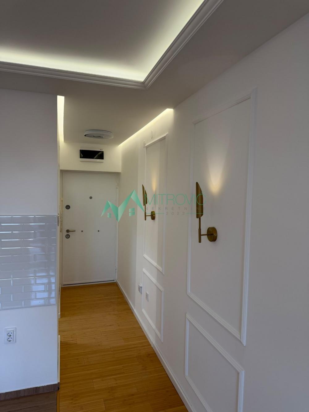 Slika 5 - Luksuzna renovirana garsonjera 26m² – Socijalno (šifra oglasa 1004589) 