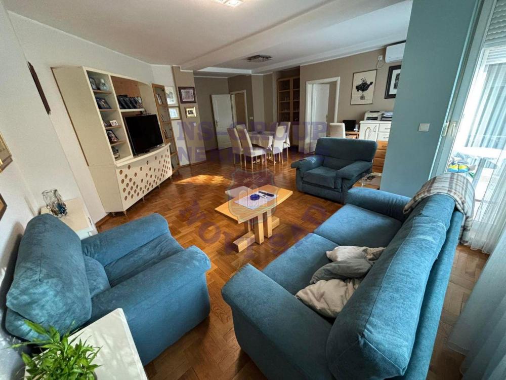 Slika 2 - Četvorosoban, 112m2, Grbavica Novi Sad, sa terasom, ima lift