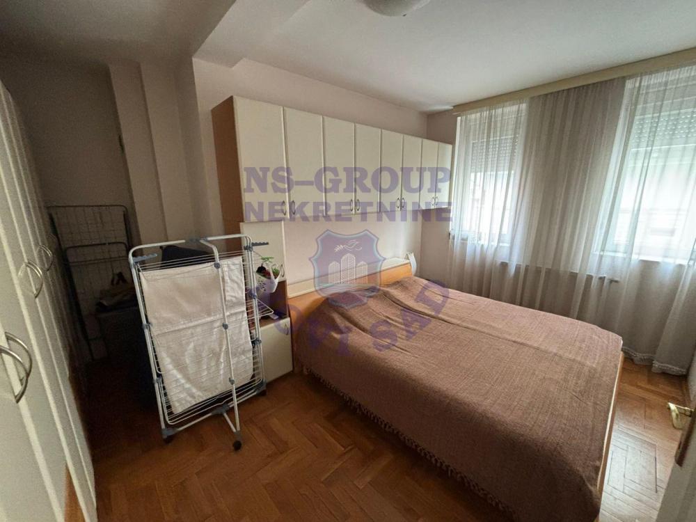 Slika 5 - Četvorosoban, 112m2, Grbavica Novi Sad, sa terasom, ima lift