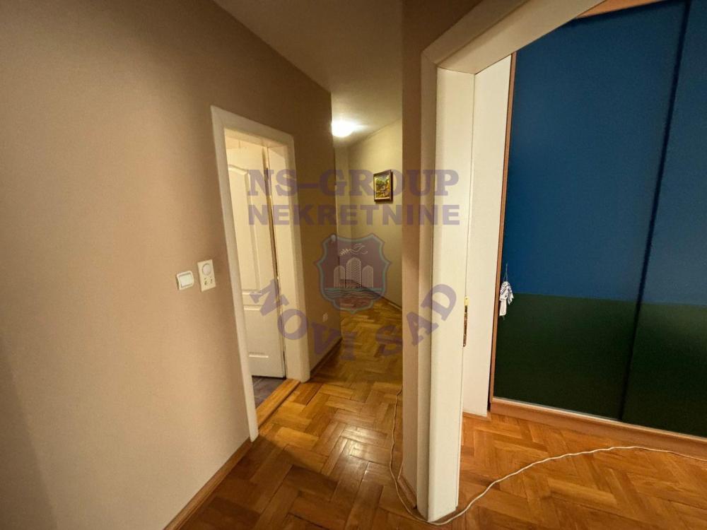 Slika 9 - Četvorosoban, 112m2, Grbavica Novi Sad, sa terasom, ima lift