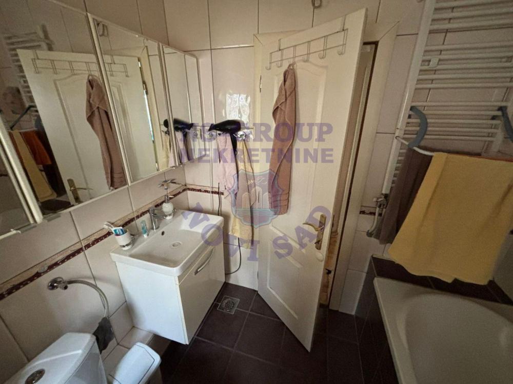 Slika 10 - Četvorosoban, 112m2, Grbavica Novi Sad, sa terasom, ima lift