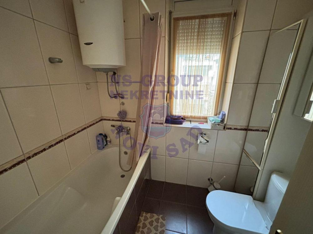 Slika 11 - Četvorosoban, 112m2, Grbavica Novi Sad, sa terasom, ima lift