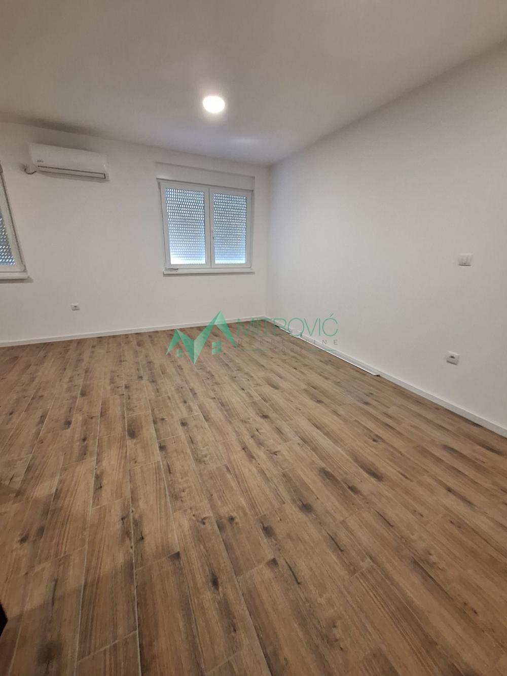 Slika 4 - Novi Sad, Vidovdansko naselje, Agencijska šifra 1004586 