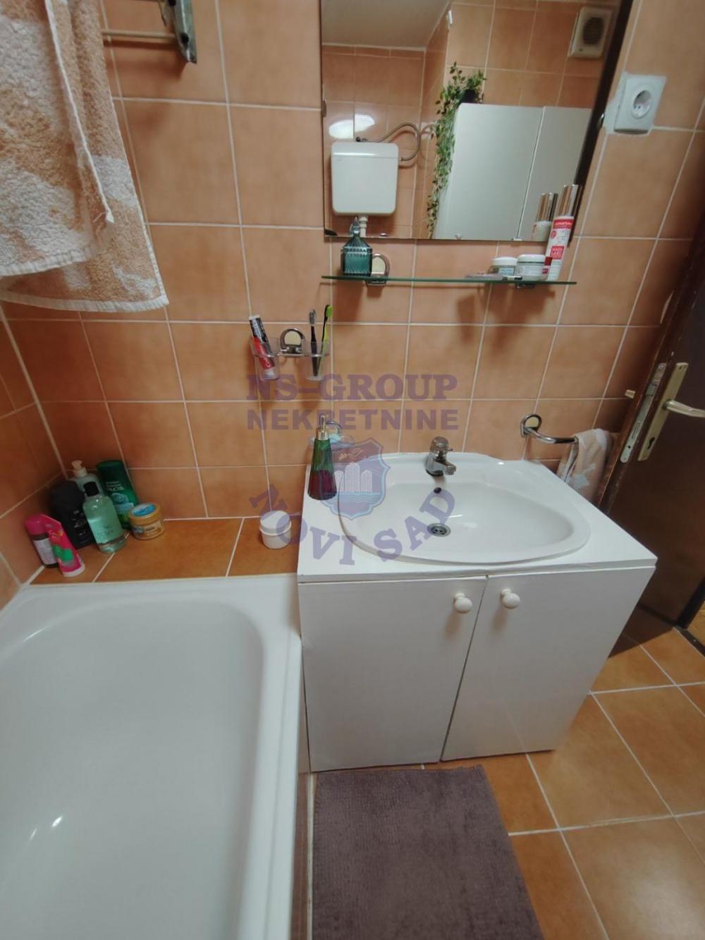 Slika 7 - Dvosoban, 52m2, Novo naselje Novi Sad, sa terasom, ima lift