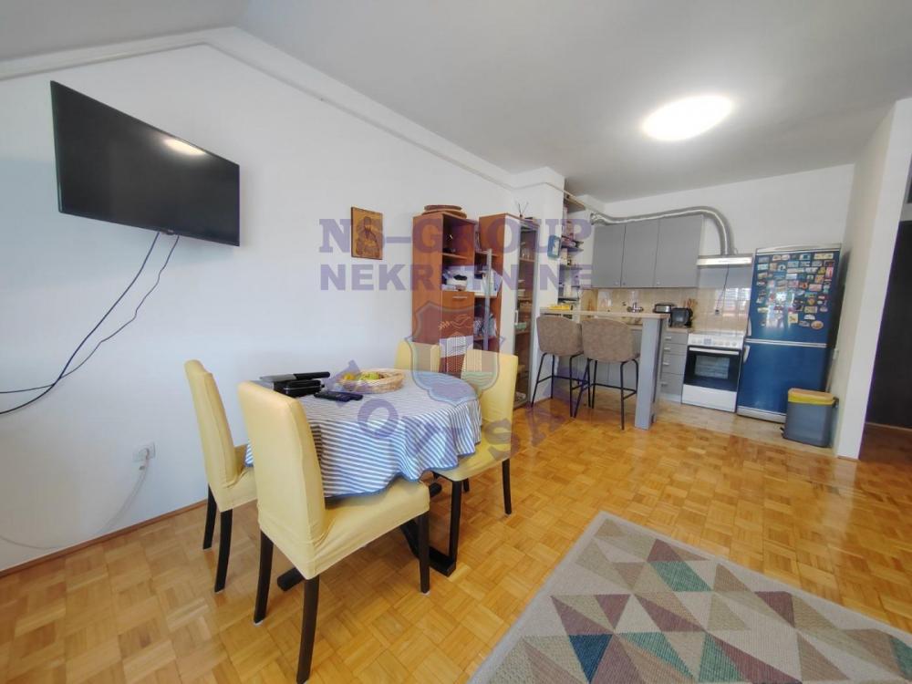 Slika 3 - Dvosoban, 52m2, Novo naselje Novi Sad, sa terasom, ima lift