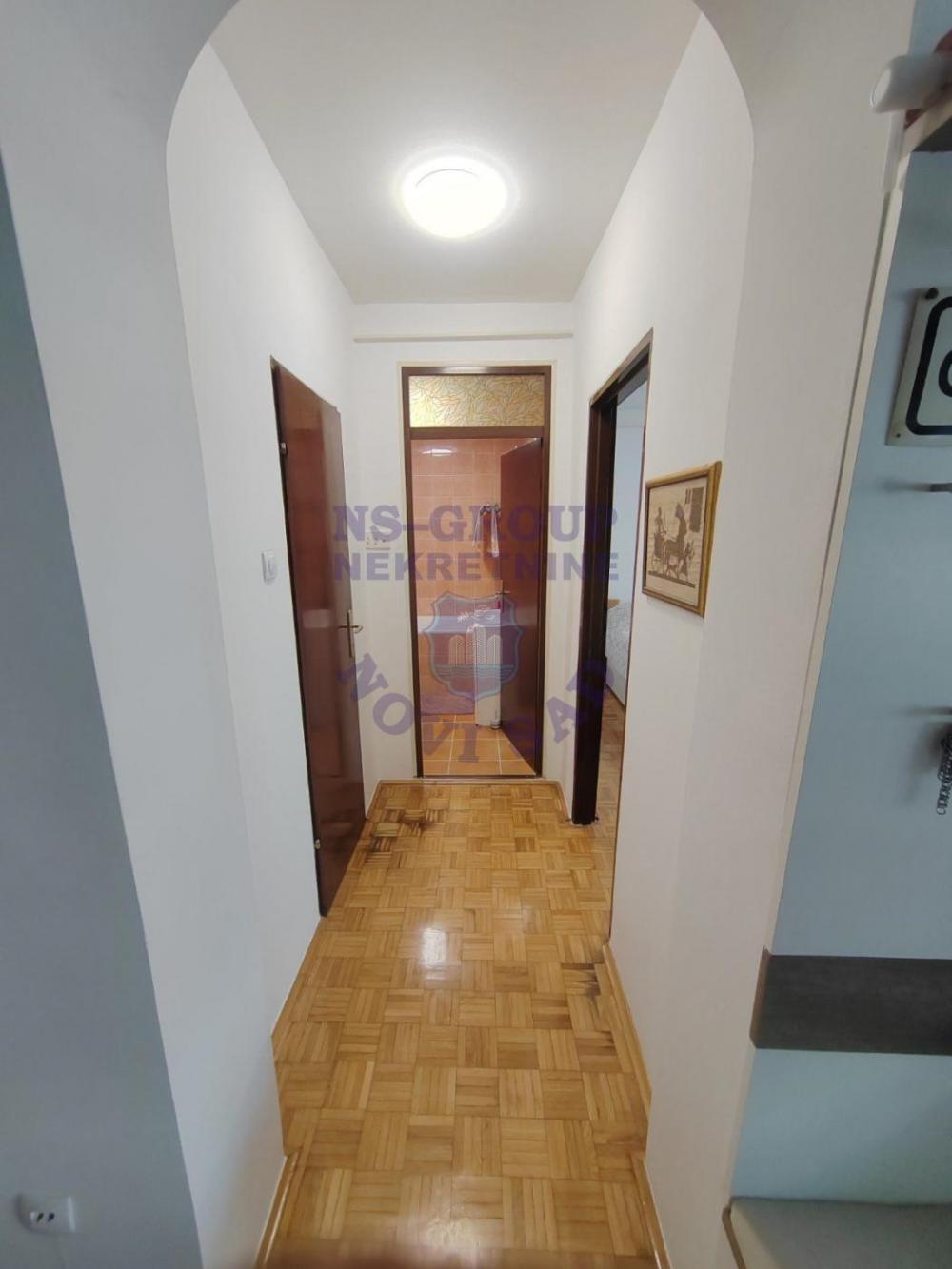 Slika 10 - Dvosoban, 52m2, Novo naselje Novi Sad, sa terasom, ima lift