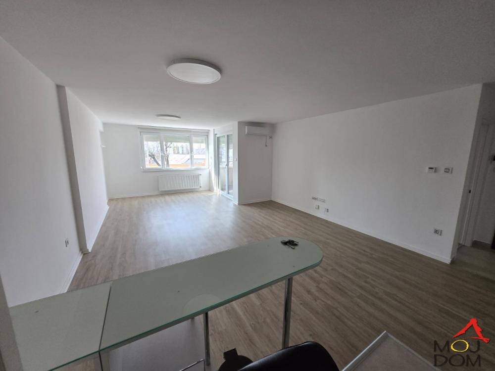Slika 7 - Stan,NOVI SAD,SAJAM,kv: 104, € 360500, ID: 1032621